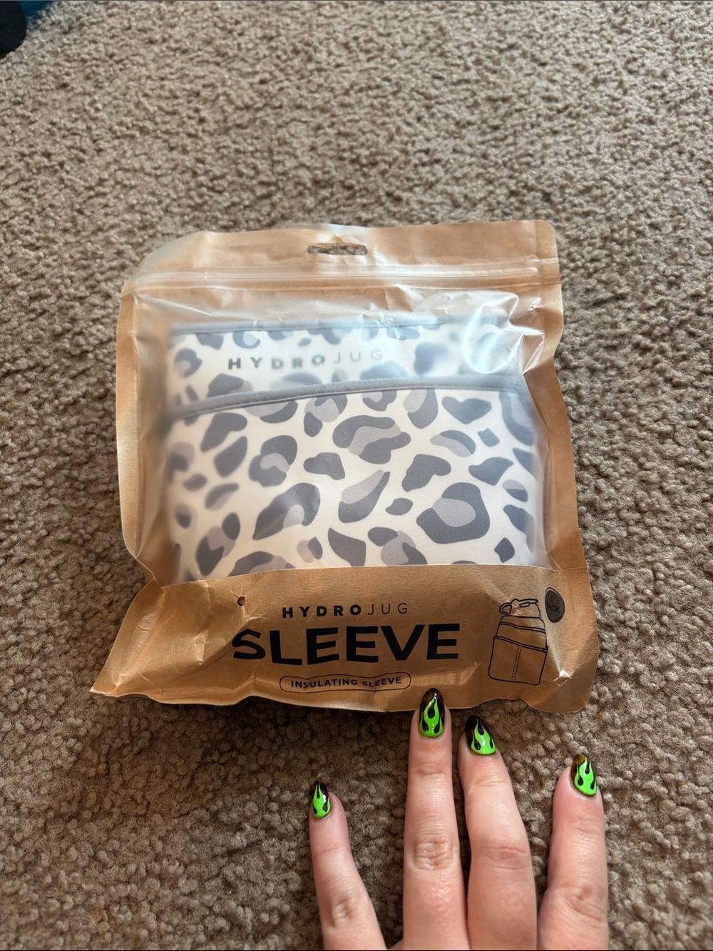 B71 NIP HydroJug Insulating Sleeve - White with Gray Leopard Print